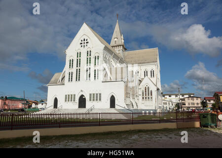 St. George's Anglican Cathedral in Georgetown, Guyana, bei 143 Fuß hoch, ist eines der höchsten Holz gebaute Gebäude der Welt.  Es wurde eingeweiht Stockfoto