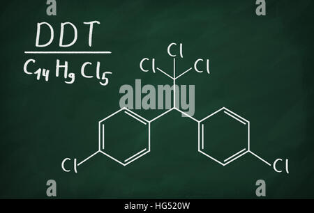 Chemische Formel von DDT auf einer Tafel Stockfoto