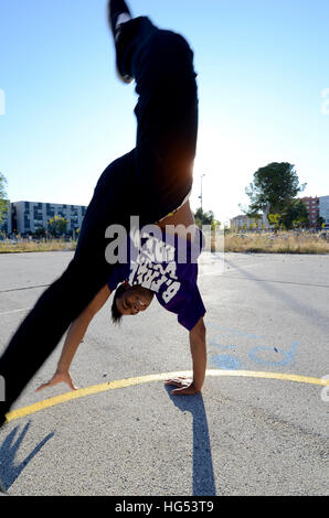 Breakdancer John Lartey führt auf der Straße Stockfoto