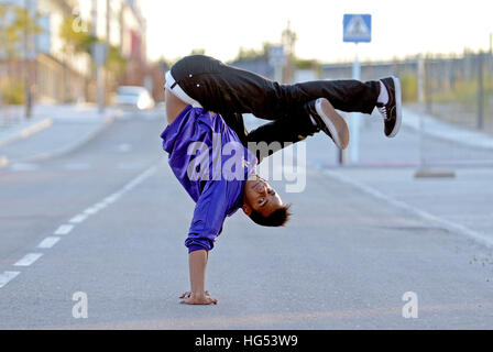 Breakdancer John Lartey führt auf der Straße Stockfoto