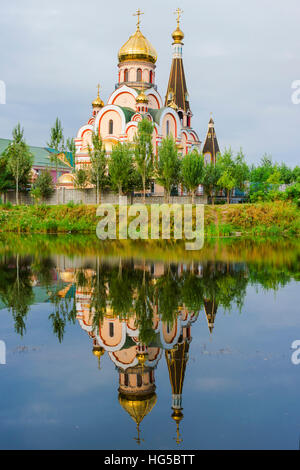 Kirche der Erhöhung des Heiligen Kreuzes, Almaty, Kasachstan, Zentralasien, Asien Stockfoto