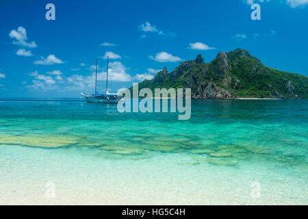 Sehr klare türkisfarbene Wasser auf Monuriki Island (Cast Away Island), Mamanuca Inseln, Fidschi-Inseln, Süd-Pazifik Stockfoto