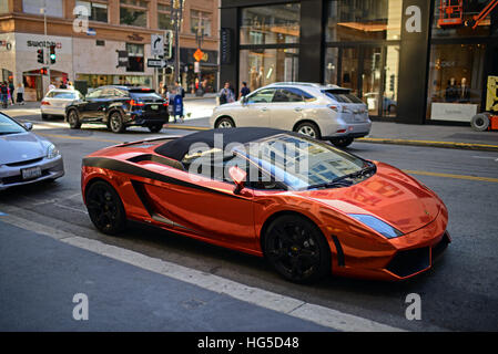 Hell farbige Lamborghini im Bereich, Financial District, San Francisco Union Square geparkt. Stockfoto