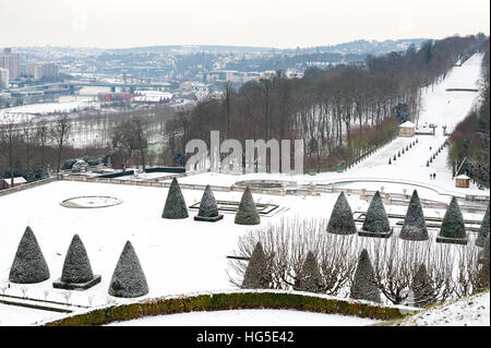 Parc de Saint-Cloud-Landschaft unter dem Schnee, Paris, Frankreich Stockfoto