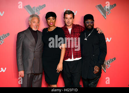 Trainer (links-rechts) Sir Tom Jones, Jennifer Hudson, Gavin Rossdale und will.i.am, die Teilnahme an der Stimme UK Launch in Millbank Tower, London. Stockfoto