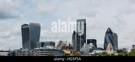 Panoramablick auf die Skyline von London während des Tages Stockfoto