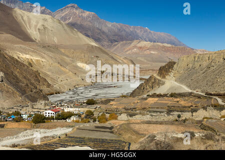 Blick auf Kagbeni Dorf liegt im Tal des Flusses Kali Gandaki Stockfoto