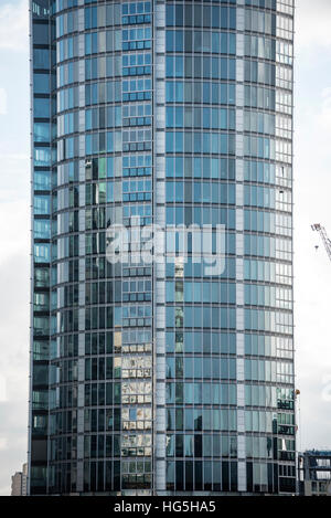 Der Turm, St. George's Wharf, Vauxhall, London Stockfoto