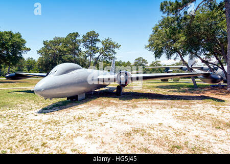 Martin EB-57B-MA Canberra, 52-1516, zuletzt zugewiesenen 158. Fighter Wing, Vermont Air National Guard, Burlington, Vermont, gekennzeichnet als Flugzeuge der 8. Bomb Squadron, 35. Taktischer Kämpfer-Flügel, Phan Rang Air Base, Südvietnam. Das Flugzeug trägt den Namen von Captain Forrest Adolph Dalton, 33, ein Bewohner von Fort Walton Beach, Florida, 4. April 1957 bei dem Absturz eine RB-57A-MA-Canberra, 52-1434, 15 Meilen (24 Kilometer) N Vancleave, Mississippi wegen Motorschaden getötet wurde Stockfoto