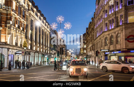 Knightsbridge bei Nacht-London-UK Stockfoto