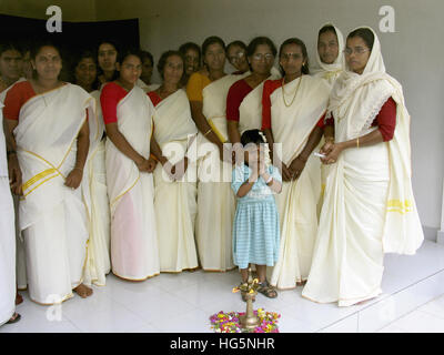 Traditionell gekleidete Frauen in Kerala. Indien Stockfoto