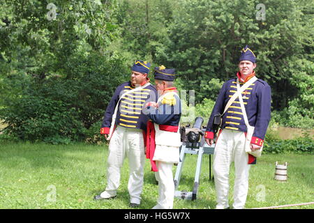 Drei reenactors Am bereit, das Alte Fort in Fort Wayne, Indiana, USA. Stockfoto