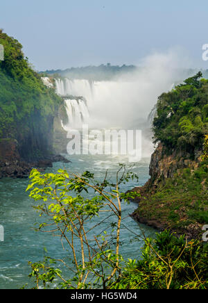 Misiones, Argentinien, Puerto Iguazu, Iguazu Wasserfälle, Anzeigen der Garganta del Diablo. Stockfoto