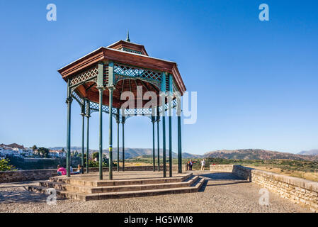 Spanien, Andalusien, Provinz Malaga, Ronda, Blick auf die Landschaft und die umliegenden Sierras von Mirador de Ronda, Alameda del Tajo Stockfoto