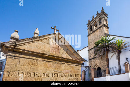 Spanien, Andalusien, Provinz Malaga, Ronda, Iglesia de Nuestro Padre Jesus und Fuente de Los Ocho Caños (Brunnen der acht Ausgießer) Stockfoto