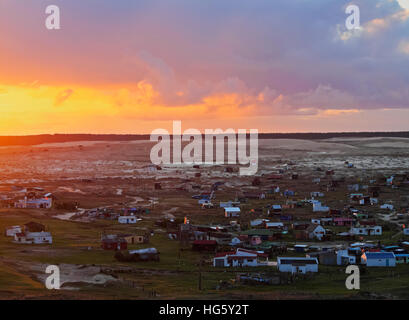 Uruguay, Rocha Abteilung erhöhten Blick auf die Cabo Polonio bei Sonnenuntergang. Stockfoto