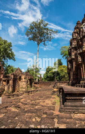 Schätze der alten Angkor und die Ruinen des Tempels Banteay Srei Stockfoto