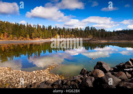 Butte Lake ist ein See befindet sich im nordöstlichen Abschnitt der Lassen Volcanic Nationalpark Stockfoto