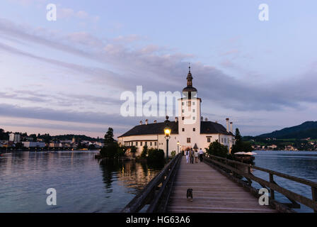 Gmunden: See - Schloss Ort in den Traunsee, hinter der Altstadt von Gmunden, Salzkammergut, Oberösterreich, Oberösterreich, Österreich Stockfoto