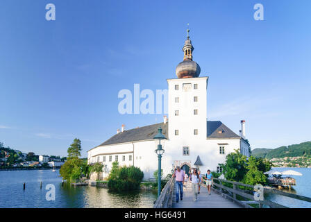 Gmunden: See - Schloss Ort in den Traunsee, hinter der Altstadt von Gmunden, Salzkammergut, Oberösterreich, Oberösterreich, Österreich Stockfoto