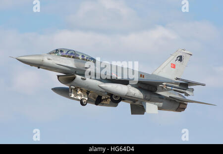 Türkische Luftwaffe f-16 im Flug während der Übung anatolischer Adler 2016. Stockfoto