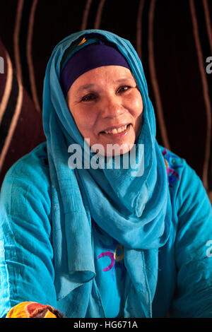 Ksar Elkhorbat, Marokko.  Frau mittleren Alters Amazigh-Berber. Stockfoto