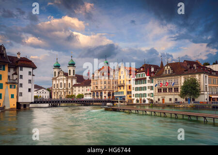 Luzern. Stadtbild Bild von Luzern im Sommer Sonnenuntergang. Stockfoto