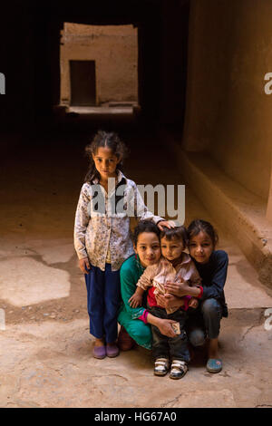 Ksar Elkhorbat, Marokko.  Mädchen Berber, Pre-Teenager. Stockfoto