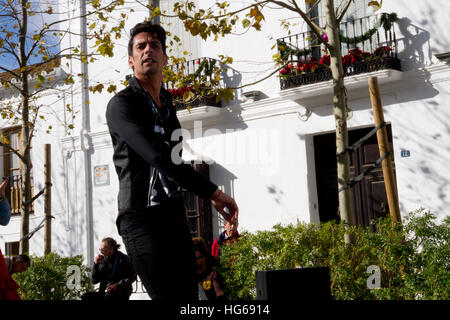 Flamenco-show in den Straßen der historischen Stadt von Mijas Costa Del Sol, Andalusien, Spanien, Europa Stockfoto