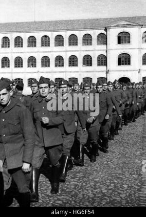 Das Nazi-Propagandafilm zeigt die Ausbildung neuer Rekruten von Francos-Truppen in der Kavallerie-Baracke in Salamanca, Spanien, Februar 1937. Fotoarchiv für Zeitgeschichtee - KEIN KABELDIENST - | weltweite Nutzung Stockfoto