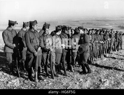 Das Nazi-Propagandafilm zeigt die Ausbildung neuer Rekruten von Francos-Truppen in Salamanca, Spanien, am 16. Dezember 1936. Fotoarchiv für Zeitgeschichtee - KEIN KABELDIENST - | weltweite Nutzung Stockfoto