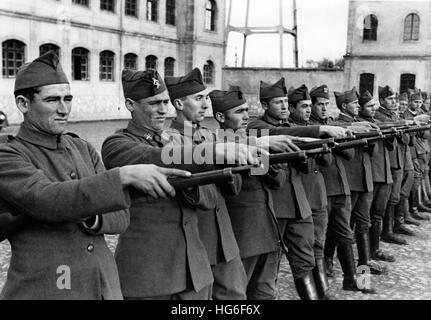 Das Nazi-Propagandafilm zeigt die Ausbildung neuer Rekruten von Francos-Truppen in Kavallerie-Kasernen in Salamanca, Spanien, Februar 1937. Fotoarchiv für Zeitgeschichtee - KEIN KABELDIENST - | weltweite Nutzung Stockfoto