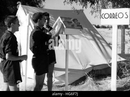 Das Nazi-Propagandafilm zeigt junge Menschen in einem Sommercamp der Falange Jugend in Spanien im Jahr 1942. Fotoarchiv für Zeitgeschichtee - KEIN KABELDIENST - | weltweite Nutzung Stockfoto