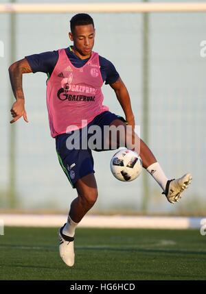 Benidorm, Spanien. 5. Januar 2017. Schalke Dennis Aogo in Aktion beim FC Schalke 04 Team Trainingslager (bis 11. Januar 2017) in Benidorm, Spanien, 5. Januar 2017. Foto: Tim Rehbein/Dpa/Alamy Live News Stockfoto