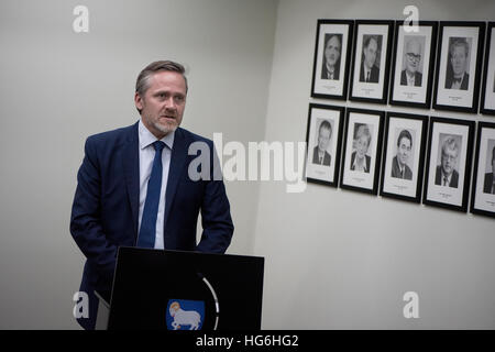 Tórshavn, Färöer. 5. Januar 2017.  Dänische Außenminister Anders Samuelsen (Bild) trifft färöischen Minister für Handel und auswärtige Angelegenheiten Poul Michelsen in Torshavn auf den Färöer Inseln. Das Treffen fand im Rahmen des dänischen Ministeriums für auswärtige Angelegenheiten-Jahrestagung in Tórshavn und die beiden Minister haben Gespräche über eine eventuelle zukünftige färöischen Handelsabkommen mit der EU, die Arktis und internationale Politik. Bildnachweis: Gonzales Foto/Alamy Live-Nachrichten Stockfoto