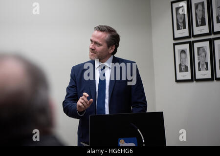 Tórshavn, Färöer. 5. Januar 2017.  Dänische Außenminister Anders Samuelsen (Bild) trifft färöischen Minister für Handel und auswärtige Angelegenheiten Poul Michelsen in Torshavn auf den Färöer Inseln. Das Treffen fand im Rahmen des dänischen Ministeriums für auswärtige Angelegenheiten-Jahrestagung in Tórshavn und die beiden Minister haben Gespräche über eine eventuelle zukünftige färöischen Handelsabkommen mit der EU, die Arktis und internationale Politik. Bildnachweis: Gonzales Foto/Alamy Live-Nachrichten Stockfoto