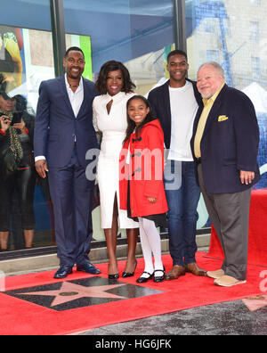 Los Angeles, USA. 5. Januar 2017. ZD8 7660 Viola Davis mit einem Stern auf dem Hollywood Walk of Fame in Los Angeles geehrt. 5. Januar 2017 © Gamma-USA/Alamy Live-Nachrichten Stockfoto