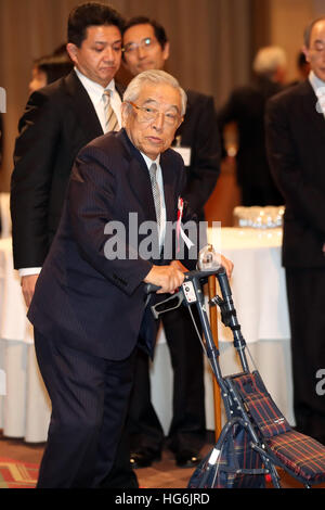 Tokio, Japan. 5. Januar 2017. Ehemalige Toyota Motor Ehrenvorsitzender Shoichiro Toyoda, Vater von Toyota-Präsident Akio Toyoda besucht japanische Automobilindustrie Verbände-Silvester-Party in einem Tokio Hotel auf Donnerstag, 5. Januar 2017. © Yoshio Tsunoda/AFLO/Alamy Live-Nachrichten Stockfoto