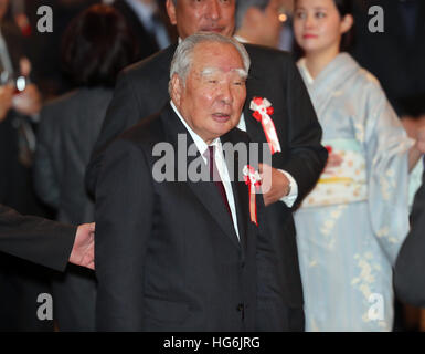 Tokio, Japan. 5. Januar 2017. Japanische Automobilhersteller Suzuki Motor Cjairman Osamu Suzuki besucht japanische Automobilindustrie Verbände Silvesterparty in einem Tokio Hotel auf Donnerstag, 5. Januar 2017. © Yoshio Tsunoda/AFLO/Alamy Live-Nachrichten Stockfoto