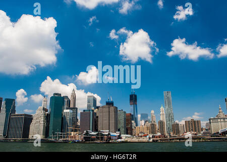 NEW YORK, USA - 16. Juli 2012: Blick auf die Skyline von Downtown New York City. Stockfoto