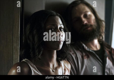 Die Einladung ist ein 2015 amerikanischen Thriller-Horror-Film unter der Regie von Karyn Kusama und geschrieben von Phil Hay und Matt Manfredi. Die Hauptrollen Logan Marshall-Green, Tammy Blanchard, Michiel Huisman und Emayatzy Corinealdi.   Dieses Foto ist nur zu redaktionellen Zwecken und unterliegen dem Copyright von der Filmgesellschaft und/oder der Fotograf von dem Film oder der Firma zugeordnet und kann nur durch Veröffentlichungen im Zusammenhang mit der Förderung der oben genannten Film reproduziert werden. Eine obligatorische Gutschrift auf die Filmgesellschaft ist erforderlich. Der Fotograf sollte auch angerechnet werden, wenn known.be gutgeschrieben, wenn bekannt. Stockfoto