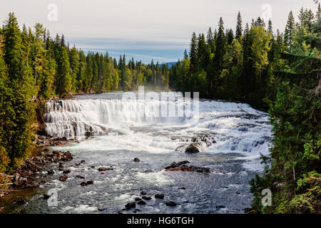 Dawson Falls ist einer der sieben Wasserfälle am Murtle River im Wells Gray Provincial Park in British Columbia, Kanada. Stockfoto