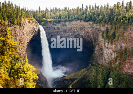 Helmcken Falls ist ein 141 m Wasserfall auf dem Murtle River im Wells Gray Provincial Park in British Columbia, Kanada. Der Schutz der Helmcken Fall Stockfoto