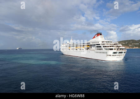 Die MS Braemar verlassen Hafen von St. Maarten. Stockfoto