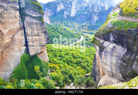 die riesigen Felsen von Meteora Kalabaka Griechenland Stockfoto