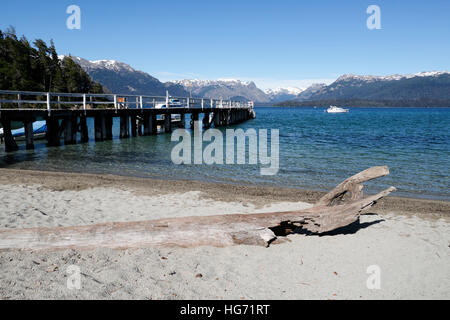 Pier am See Nahuel Huapi, Puerto Angostura, Villa La Angostura, Nahuel Huapi Nationalpark, den Lake District, Argentinien, Südamerika Stockfoto