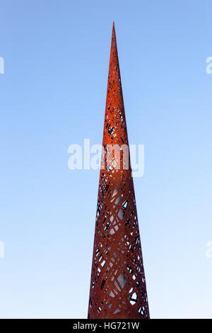 Die 21 Meter hohe Skulptur "Die Kerze" als Symbol für das Dock Geschichte in Gloucester Docks UK Stockfoto