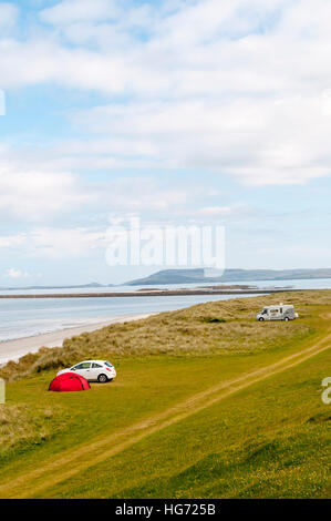 Camping auf dem Machair hinter East Beach auf der Insel Berneray in den äußeren Hebriden. Stockfoto