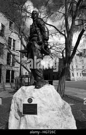 Bronze-Denkmal für die Irish Guards Windsor Stadt, Royal Berkshire County, England, UK Stockfoto