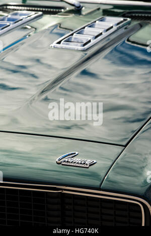 1968 Chevrolet Camaro SS Emblem auf Motorhaube. Amerikanische Oldtimer Stockfoto